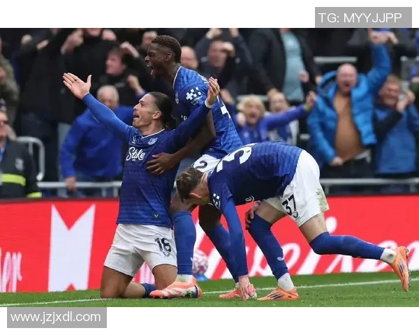 曼城冬门或售阿克，意甲豪门与水晶宫激烈争夺新中卫