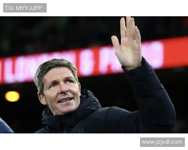 曼联救火教练热门人选浮现，两大优势无人能及：红魔新纪元的破局者